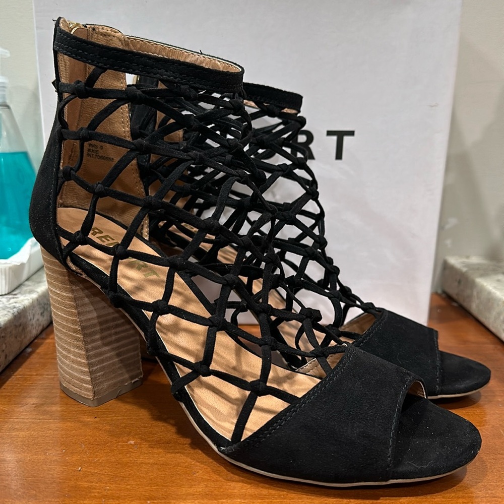 REPORT MIXIE Heels 3.5” block heel size 9